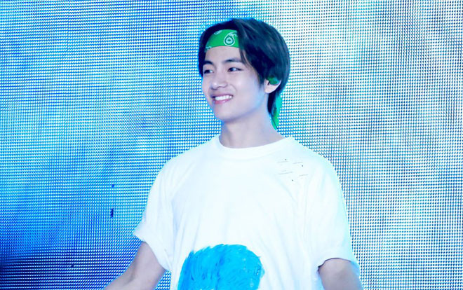 Đang lên tone 'ngon lành' thì vỡ giọng, cách xử lí vội của V (BTS) khiến fan… không nhịn được cười Ảnh 2