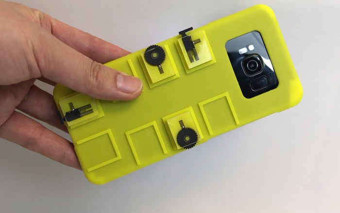 Chiếc ốp lưng đặc biệt này có thể biến smartphone của bạn thành máy điện tử cầm tay siêu ngầu Ảnh 2