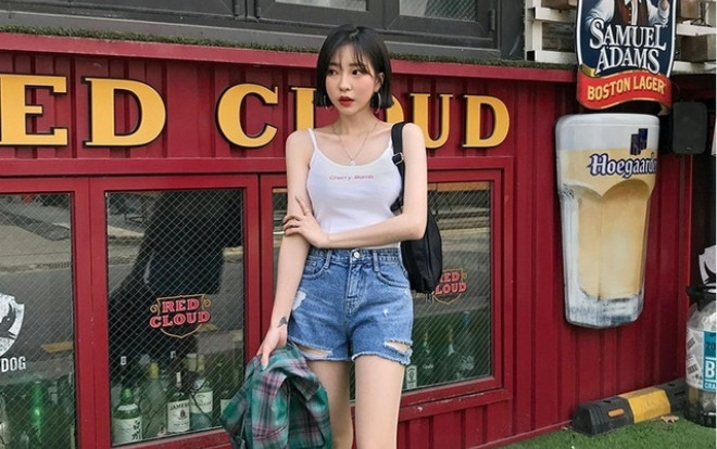 Thổi bùng sức sống cho bạn gái bằng 1001 cách mix chiếc áo hai dây 'thần thánh' Ảnh 2