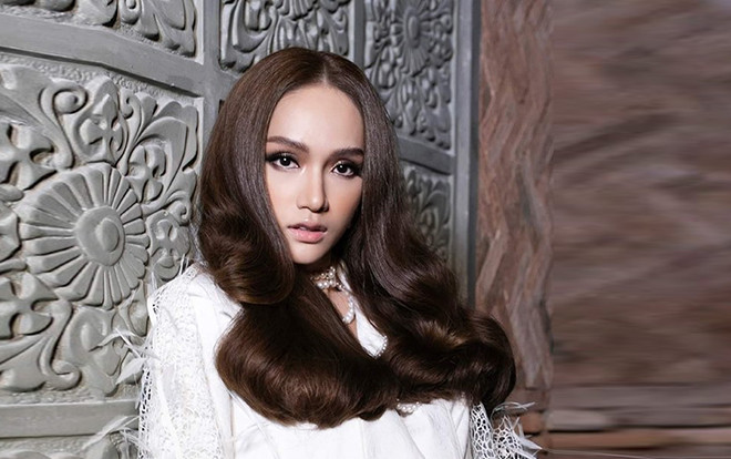 Đang ngồi ghế HLV The Voice Kids, Hương Giang vẫn làm fan nghiêng ngả khi diễn vedette show thời trang Ảnh 2