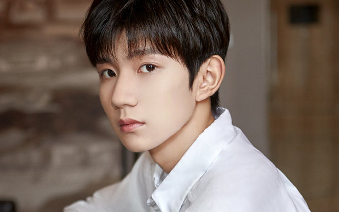 Sau scandal hút thuốc, nhiều cảnh quay của Vương Nguyên trên CCTV đều bị cắt Ảnh 2