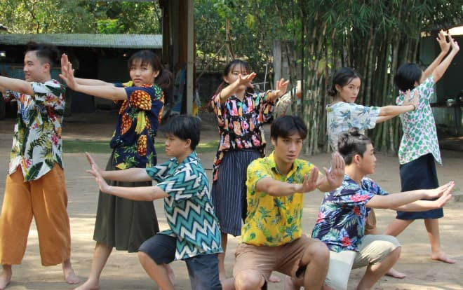 P336 ra mắt MV 'Chỉ một lần sống': Hành trình quay về tuổi thơ của những người trẻ Ảnh 2