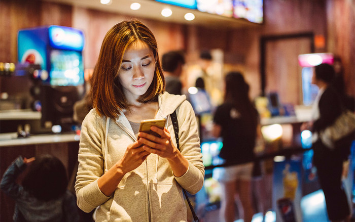 Sử dụng điện thoại, máy tính nhiều có thể khiến hộp sọ của bạn bị biến dạng Ảnh 2