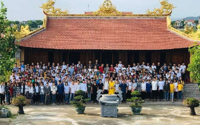 Tâm lý như giáo viên 'trường người ta', tổ chức cho gần 500 học sinh toàn khối lên chùa cầu may trước kỳ thi THPT Quốc gia Ảnh 2