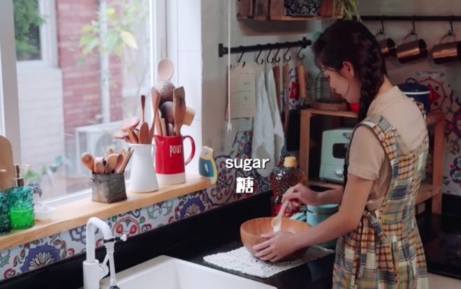 Sau Lý Tử Thất, cư dân mạng lại phát sốt với loạt video của 'tiên nữ' nấu ăn có cái tên rất lãng mạn: Căn bếp ngày hè Ảnh 2