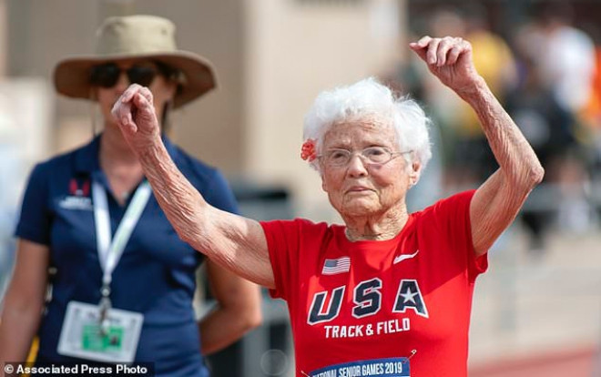 Cụ bà 103 tuổi phá kỷ lục thế giới: chạy 50m chỉ mất 21.09 giây Ảnh 2