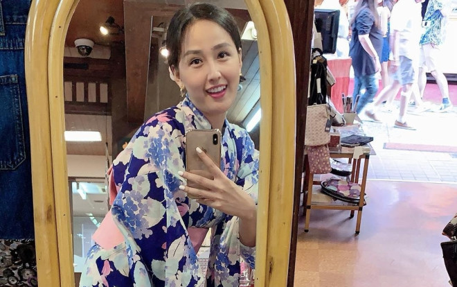 Chiều cao vượt ngưỡng mét tám, Mai Phương Thúy muốn soi gương làm duyên cũng phải cúi người khó khăn thế này Ảnh 2