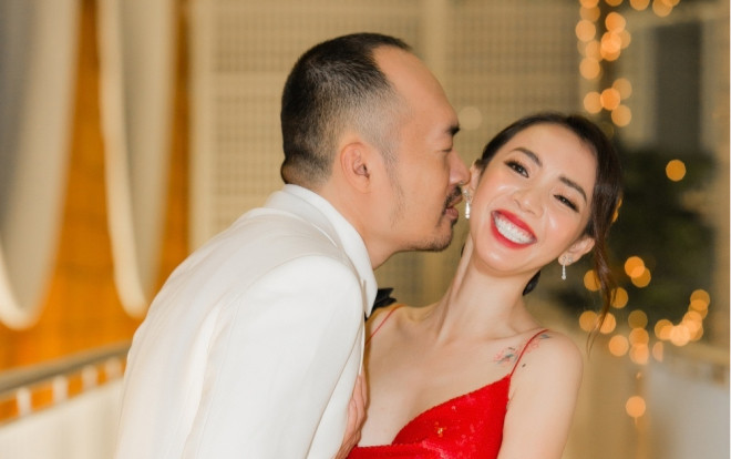 Không còn là 'Chị Mười Ba' giang hồ, Thu Trang bỗng gợi cảm bất ngờ khiến Tiến Luật 'ngộp thở' Ảnh 2