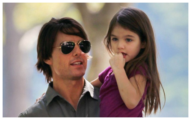 Trước tin đồn không phải cha ruột của Suri, Tom Cruise bị chỉ trích vì đối xử tệ với con gái suốt 6 năm qua Ảnh 2