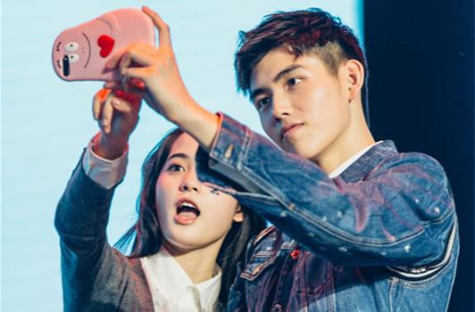Trần Phi Vũ tiết lộ lúc đi học không ai theo đuổi, xem xong hình lúc xưa, cư dân mạng nói: 'Có mù mới theo đuổi anh'
