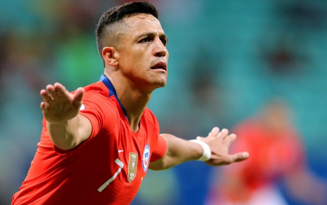 Vừa ghi bàn giúp Chile vượt vòng bảng, 'Sao xịt' M.U dính chấn thương có thể nghỉ hết giải Ảnh 2