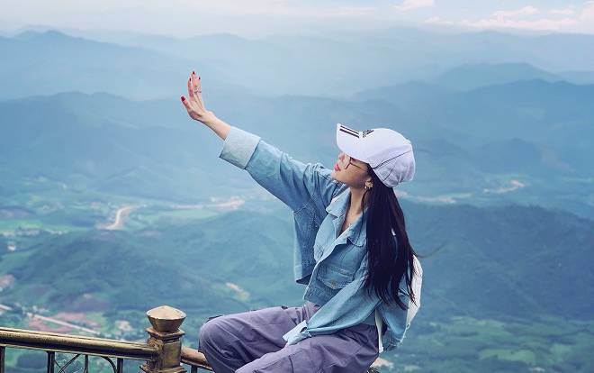 Quán quân 'Giọng hát Việt 2018' Ngọc Ánh thích thú với trải nghiệm chinh phục độ cao 1068m núi Yên Tử Ảnh 2