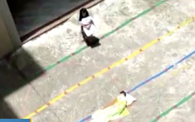 Giáo viên mầm non phạt trẻ nằm ngoài trời giữa trưa nắng nóng gây phẫn nộ Ảnh 2