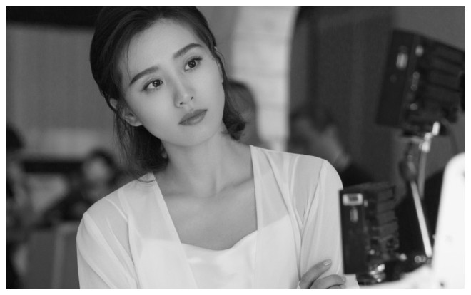 Sinh con chưa được 2 tháng đã vội tái xuất, Lưu Thi Thi khiến fan choáng ngợp vì xinh đẹp mặn mà Ảnh 2