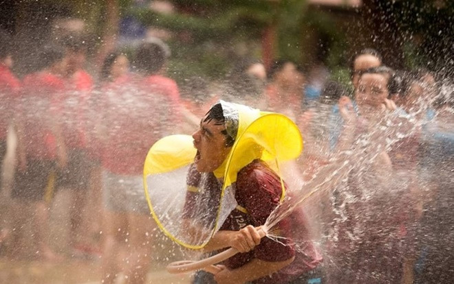 Bước vào trận đại chiến bóng nước với khí thế hừng hực, nam sinh trường THPT Thủ Đức bị 'dập' tả tơi ngay sau đó khiến CĐM bật cười Ảnh 2