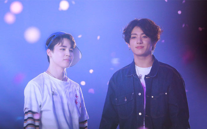 Clip: Hành động dừng lại ngay khi đang biểu diễn của 2 thành viên JungKook và Jimin gây chú ý Ảnh 2