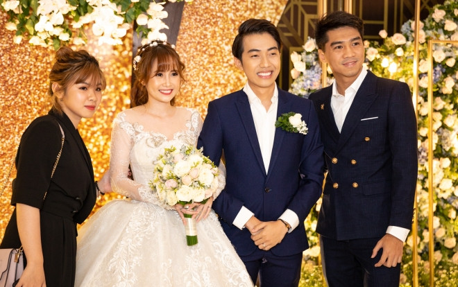 PewPew công khai xuất hiện cùng bạn gái tại đám cưới Cris Phan! Ảnh 2