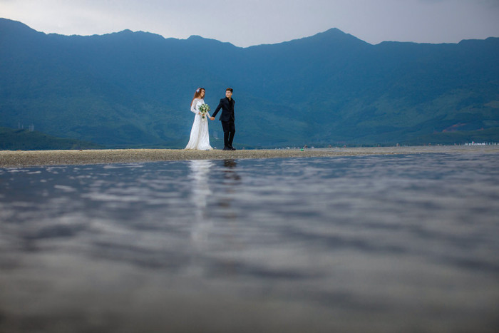 Cặp đôi LGBT nổi tiếng YunBin - Tú Tri tung ảnh cưới chính thức