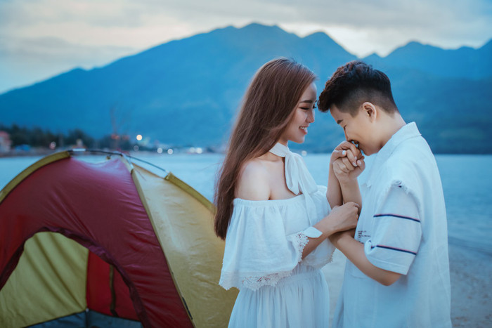 Cặp đôi LGBT nổi tiếng YunBin - Tú Tri tung ảnh cưới chính thức