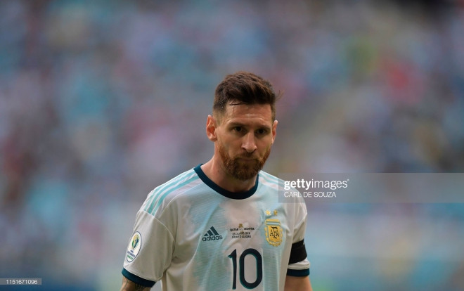 Messi suýt khóc, ôm cám ơn Aguero trong trận thắng nhân ngày sinh nhật Ảnh 2