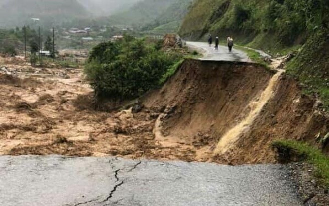 Hàng chục gia đình phải di dời khẩn cấp sau lũ lớn ở Lai Châu, 3 người bị lũ cuốn mất tích Ảnh 2