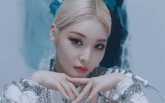 Chungha comeback với MV 'Snapping': Mê hoặc và nóng bỏng đến nghẹt thở Ảnh 2