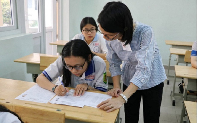 Trước 7h sáng ngày 25/6, thí sinh vẫn được làm thủ tục dự thi tốt nghiệp THPT 2019 Ảnh 2