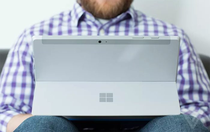 Máy tính hai màn hình Microsoft Surface mới có thể chạy ứng dụng Android Ảnh 2