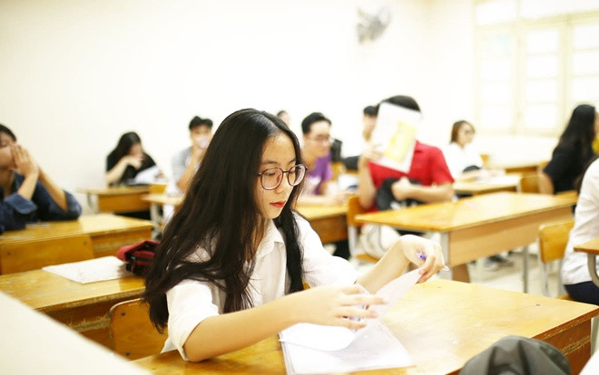 Muôn vẻ lo lắng, hồi hộp của thí sinh trước môn thi Ngữ văn Ảnh 2