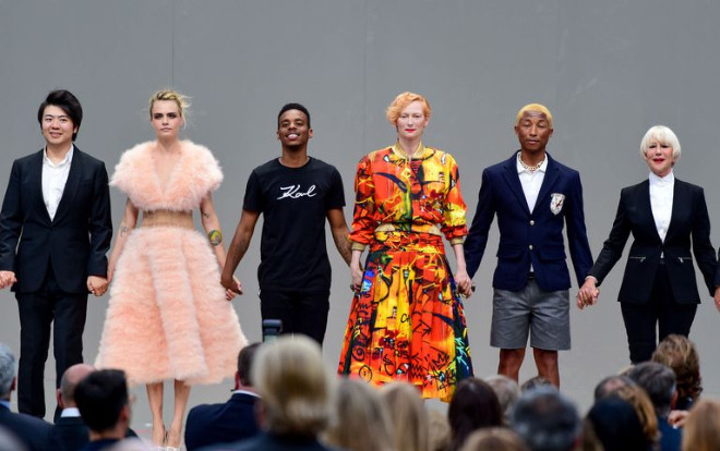 Những nhân vật quyền lực trong giới thời trang hội tụ tại Lễ tưởng niệm 'Karl for ever' cho ông hoàng đầu bạc Ảnh 2