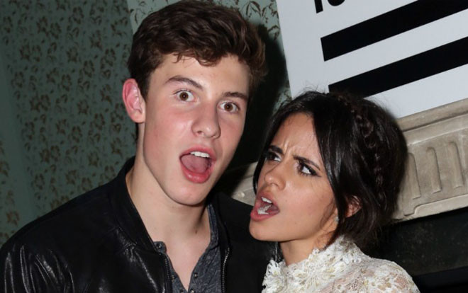 Tình huống oái ăm: Cú trượt tay vô cớ của Shawn Mendes khiến Camila 'vồ ếch' trong buổi diễn tập Senorita Ảnh 2