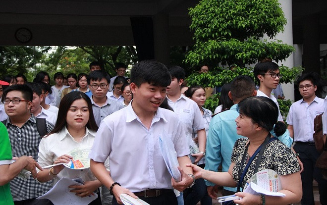 Đánh giá sơ bộ ngày thi đầu tiên của kỳ thi THPT Quốc gia 2019: 25 thí sinh vi phạm quy chế thi, 2 cán bộ coi thi bị đình chỉ công tác Ảnh 2