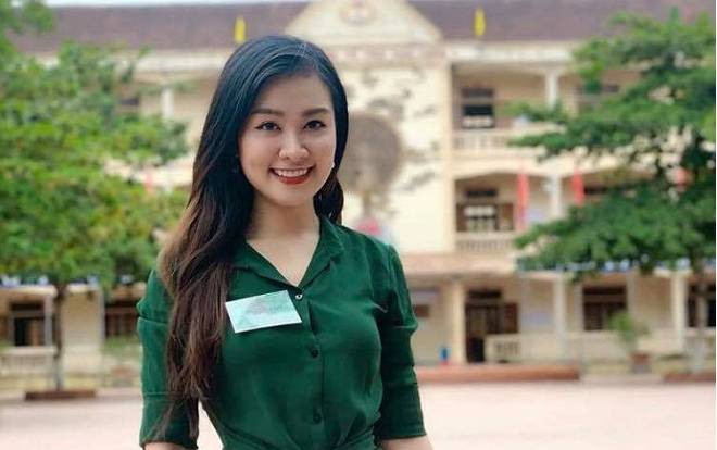 Nữ giám thị tại điểm thi THPT Quốc gia 2019 ở Nghệ An bất ngờ nổi tiếng bởi nhan sắc 'gây thương nhớ' Ảnh 2