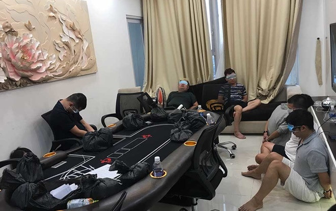 Phá sòng bạc poker 'khủng' trong chung cư hạng sang ở Sài Gòn Ảnh 2