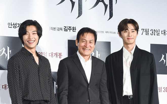 Park Seo Joon đẹp trai, áp đảo Woo Do Hwan tại họp báo phim 'The Divine Fury' Ảnh 2