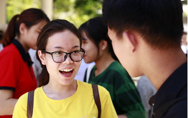 Kết thúc buổi thi tổ hợp các môn Khoa học Tự nhiên, thí sinh rời phòng thi với tâm trạng thoải mái, tự tin đạt 8 điểm/môn Ảnh 2