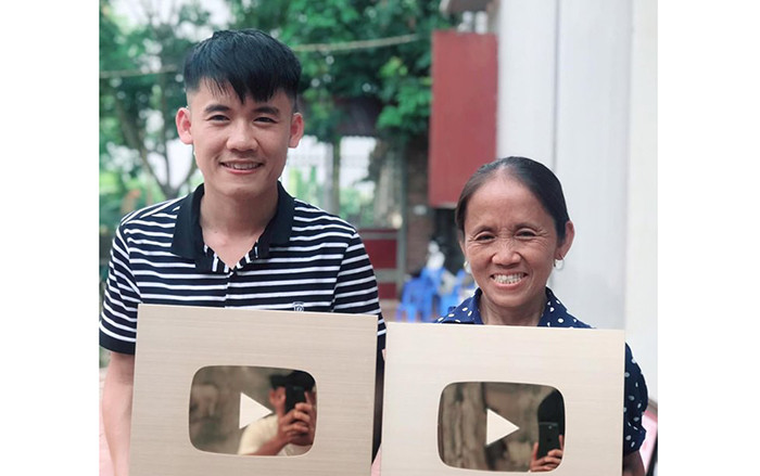 Hỏi xoáy đáp xoay: Nút Play Vàng từ YouTube của bà Tân có làm bằng vàng không? Ảnh 2