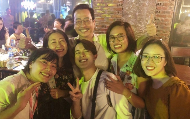 Hoá ra đây chính là 4 bóng hồng đứng đằng sau những lời thoại vừa thực tế, vừa hài hước của Về Nhà Đi Con Ảnh 2