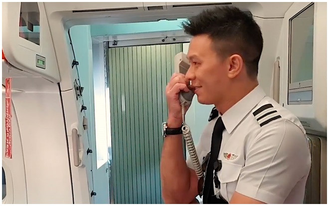 Ba mẹ nói chưa được thấy con tại nơi làm việc, chàng phi công quyết định làm điều bất ngờ này Ảnh 2