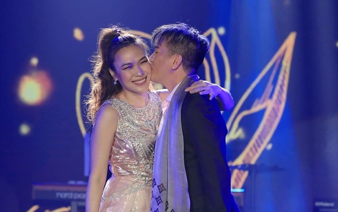 Đăng ảnh hôn Mỹ Tâm, Đàm Vĩnh Hưng bạo gan hỏi ‘Ai đã khiến vợ anh ra đi mãi mãi’ Ảnh 2