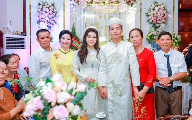 Mẹ vợ Bùi Tiến Dũng dặn con gái sau lễ đính hôn: 'Dù bất cứ đâu, con phải hoàn thành trách nhiệm của một người vợ' Ảnh 2