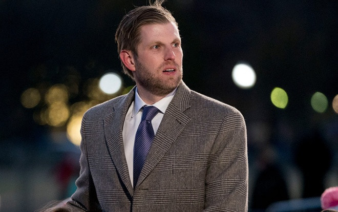 Con trai ông Trump bị nữ hầu bàn nhổ nước bọt tại quán bar Ảnh 2