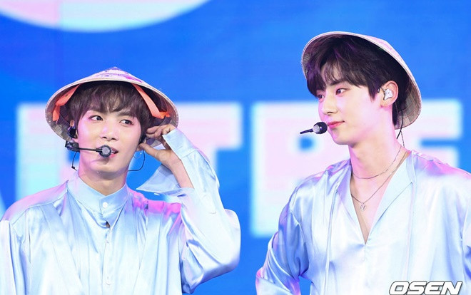 NU'EST thích thú đội nón lá và muốn sống ở Việt Nam, Ren viết tiếng Việt xin lỗi fan trên Instagram Ảnh 2