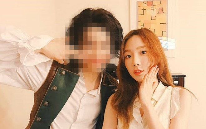 Taeyeon (SNSD) bất ngờ nhận cơn mưa gạch đá từ antifan khi chụp ảnh chung với thành viên này của EXO Ảnh 2