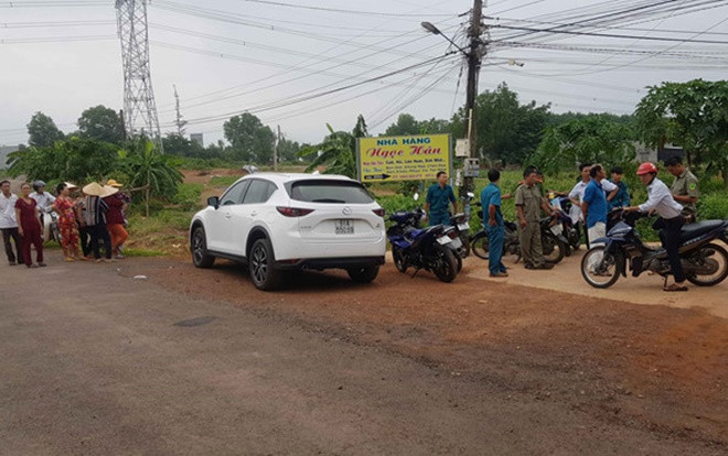 Đi hát karaoke về, chồng phát hiện vợ tử vong với vết thương trên cổ, con trai 'biến mất' Ảnh 2