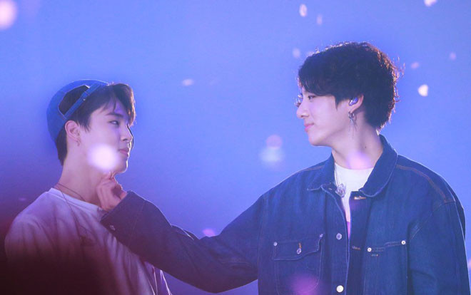 Chỉ chút tinh ý nhỏ trên sân khấu, fan cũng nhận ra Jungkook (BTS) thương Jimin như thế nào Ảnh 2