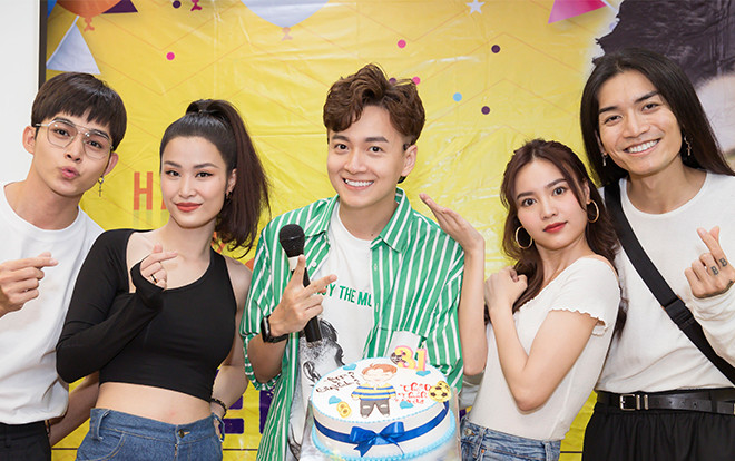 Hết mượn hit B Ray để ‘gia nhập’ underground, Ninh Dương Lan Ngọc tiếp tục xông xáo đọc rap trước cả trăm fan để mừng sinh nhật Ngô Kiến Huy Ảnh 2