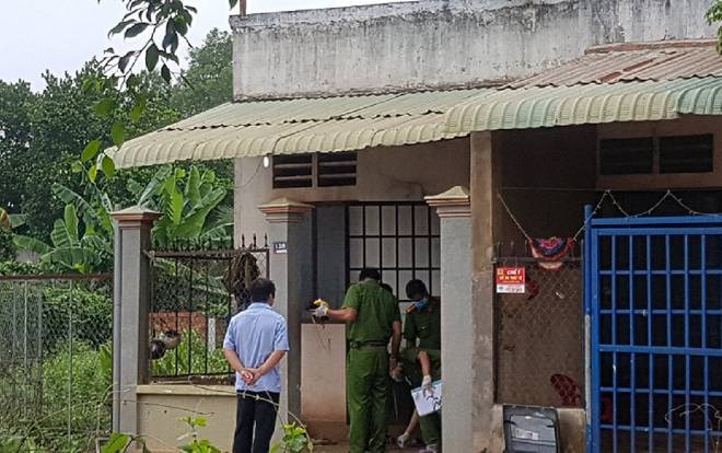 Đi nhậu về, chồng phát hiện vợ tử vong nằm ở trước cửa buồng ngủ trong tình trạng thiếu vải, cổ có nhiều vết đâm Ảnh 2