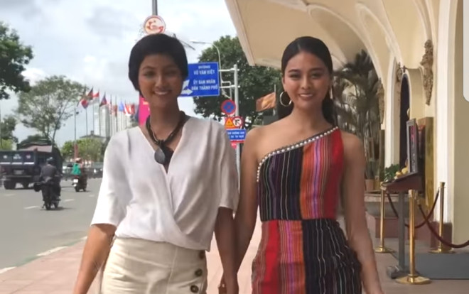 Miss Nhật Bản mặc trang phục Ê-Đê, nắm tay H'Hen Niê catwalk khắp phố phường Ảnh 2