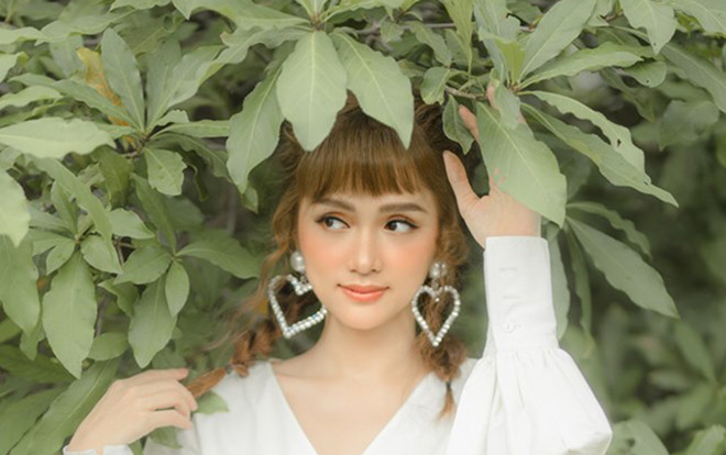 Ra mà xem Hương Giang 'cưa sừng làm nghé' tết tóc 2 chùm, mặc váy búp bê xinh đến 'nín thở' này! Ảnh 2